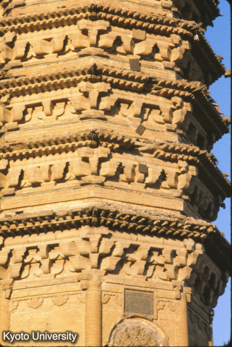 74-29_正定 臨済寺清塔 斗栱 前面方円銅境 (1)