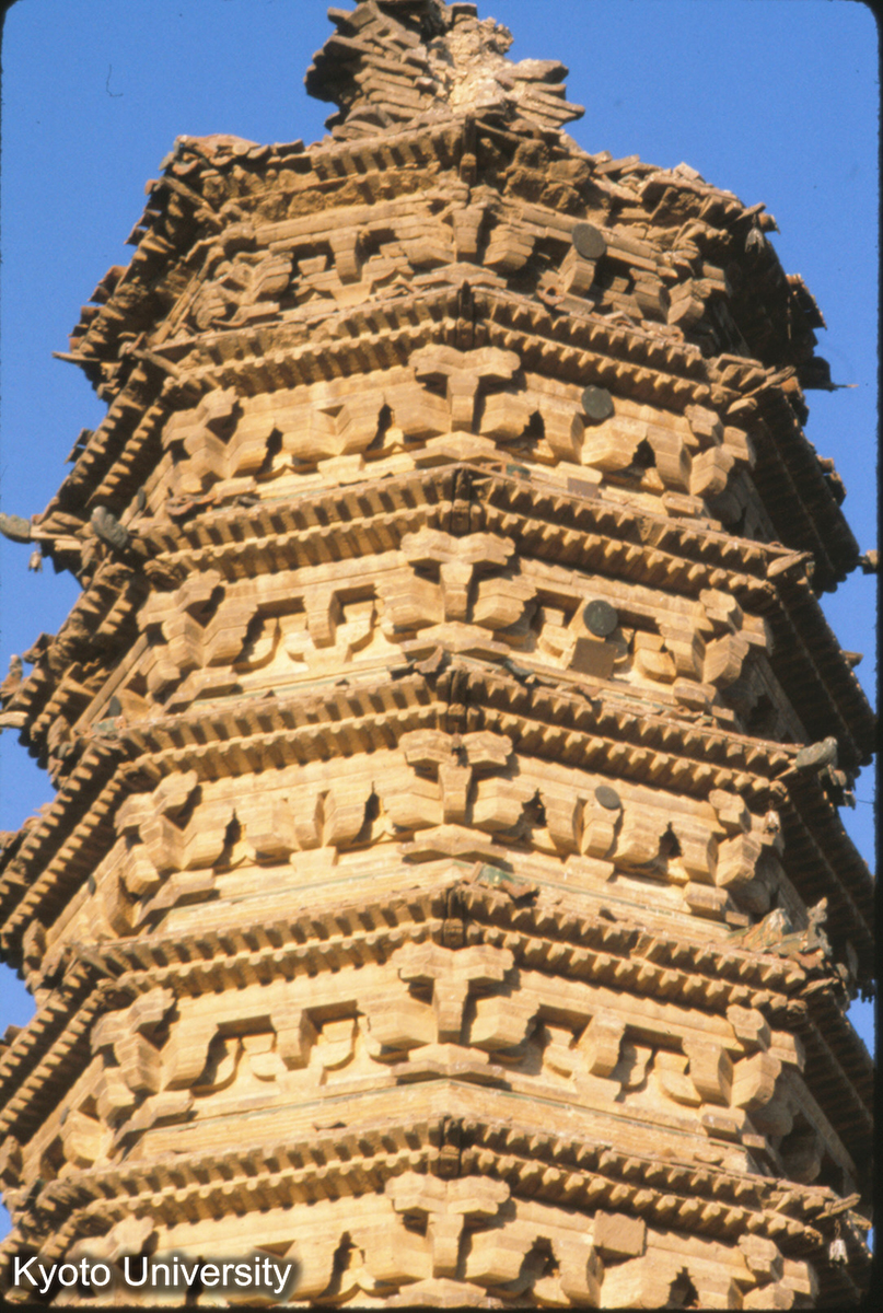 74-30_正定 臨済寺清塔 頂部 前面方円銅境 (1)