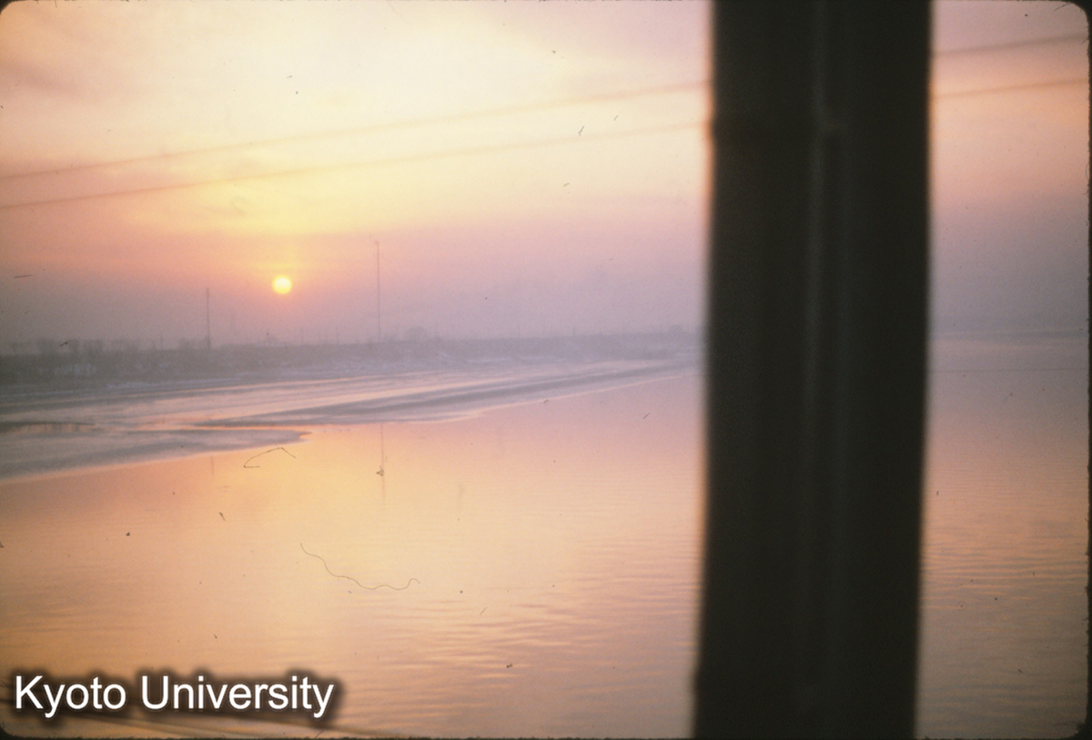 75-20_黄河の夕暮（済南ちかく車中） (1)