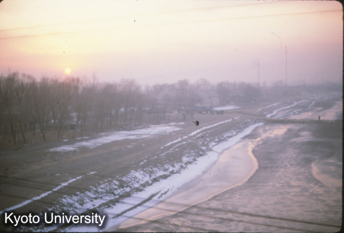 75-22_夕暮れの黄河（済南ちかく車中） (1)