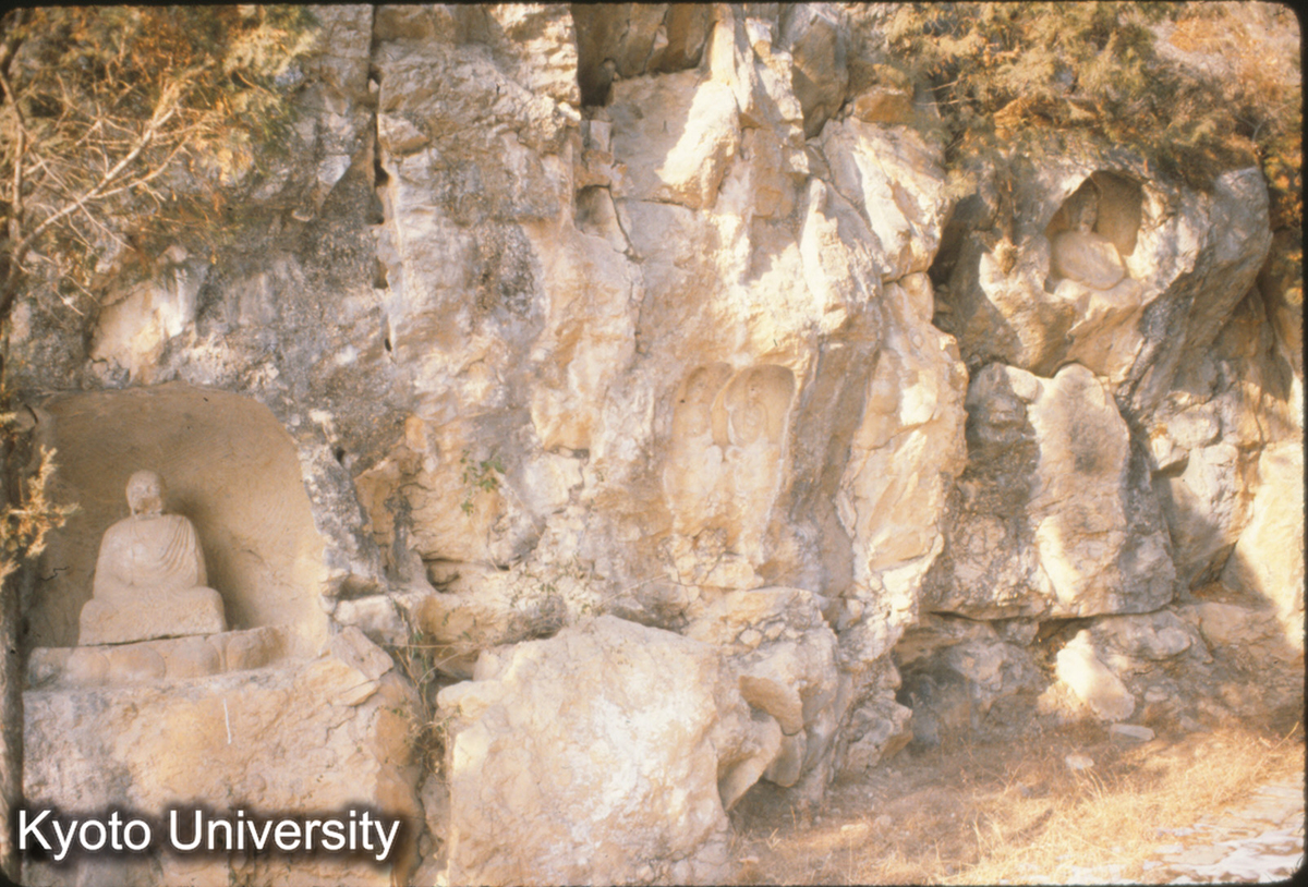 75-26_歴城 神通寺千仏崖 (1)