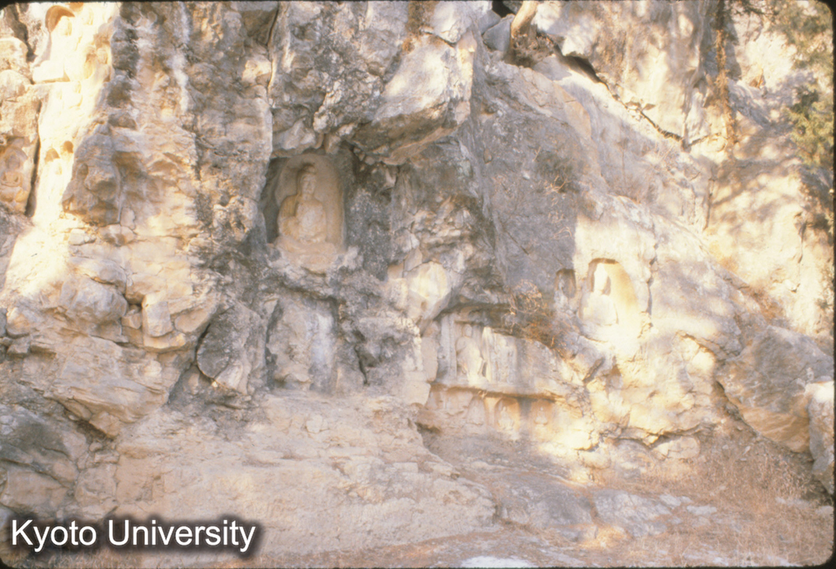 75-28_歴城 神通寺千仏崖 (1)