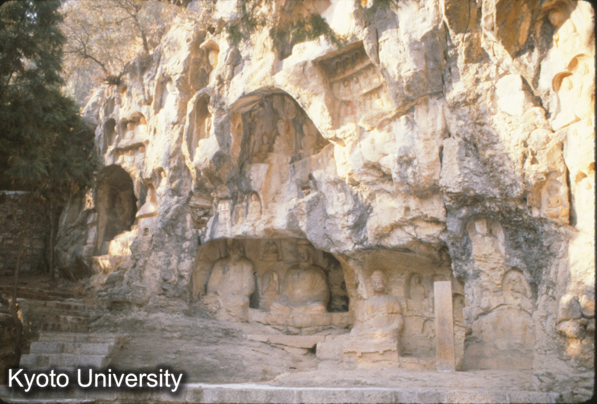 75-29_歴城 神通寺千仏崖 (1)