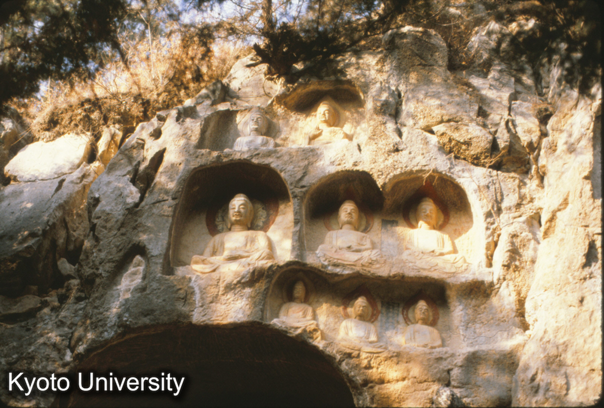 75-32_歴城 神通寺千仏崖 (1)