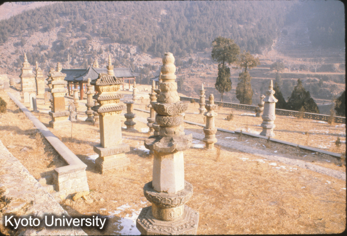 75-36_歴城 神通寺住持墓塔 (1)