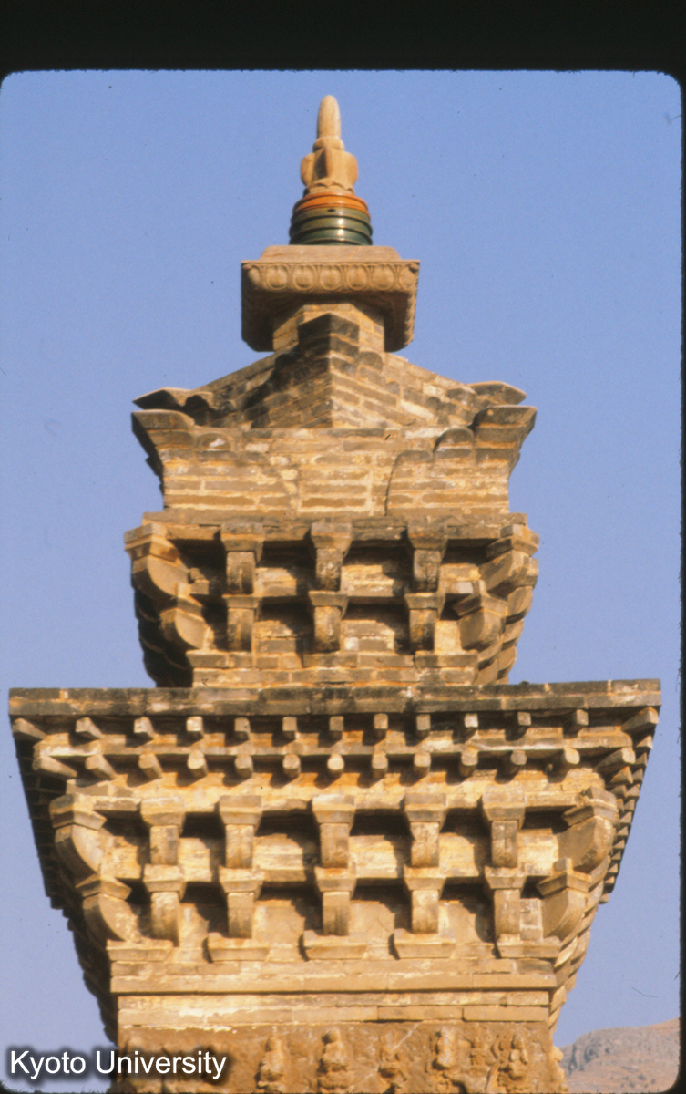 76-3_歴城 神通寺龍虎塔 塔刹 (1)