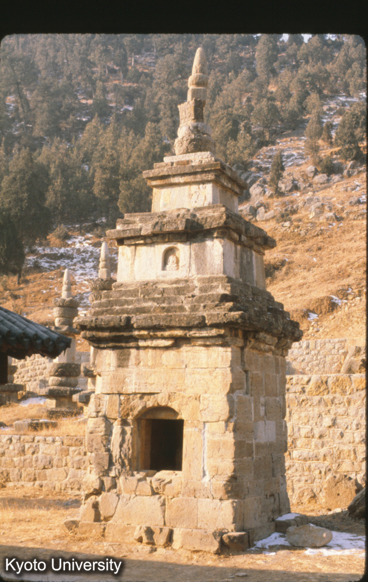 76-10_歴城 神通寺墓塔 (1)