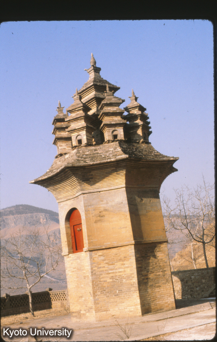 77-1_柳埠 （観音寺）九頂塔 唐 大暦（766-79）九塔寺 (1)