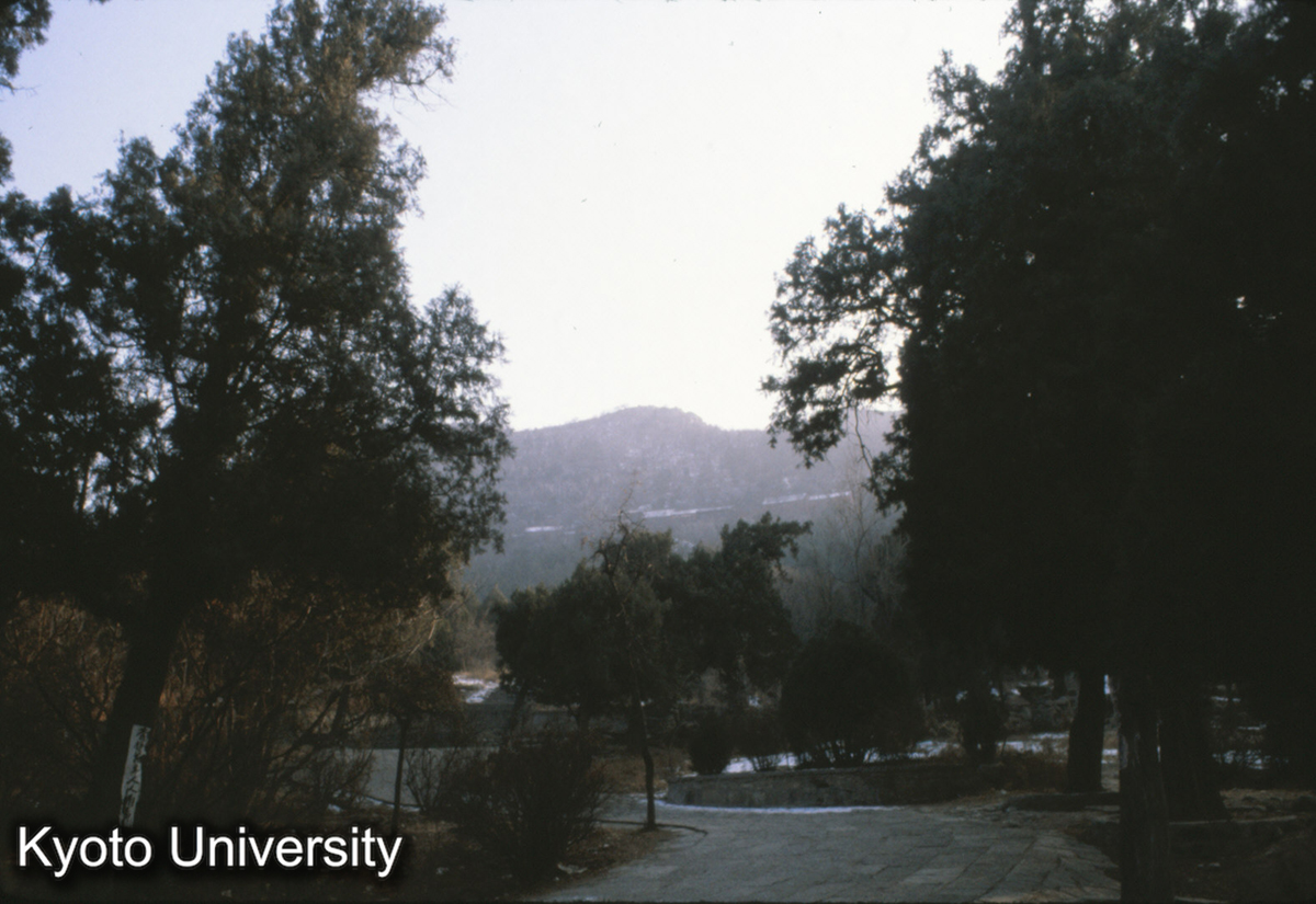 77-23_済南 千仏山 遠景（正面は北面） (1)