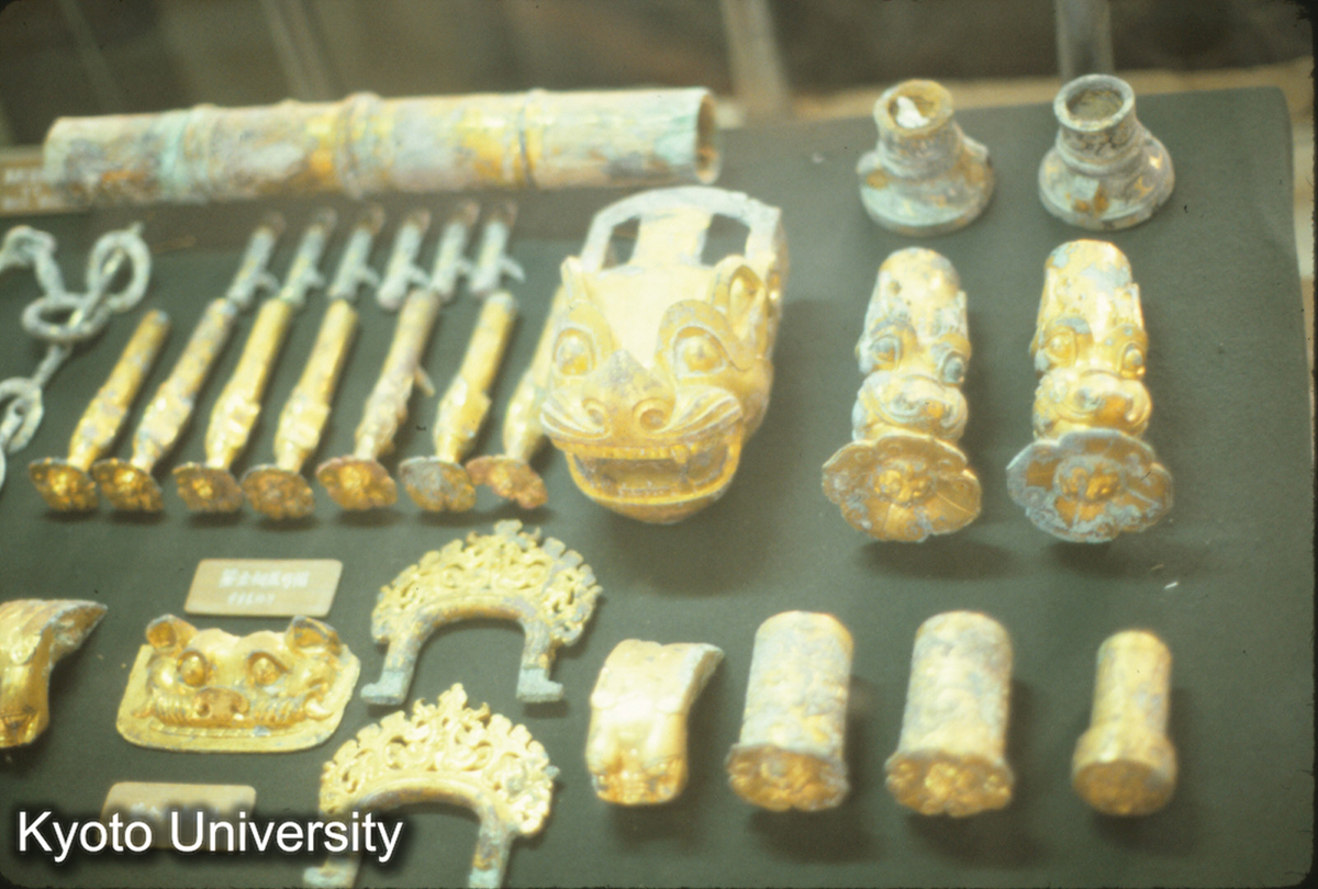 77-27_九龍山漢墓出土 鎏金車馬件（山東省博物館） (1)