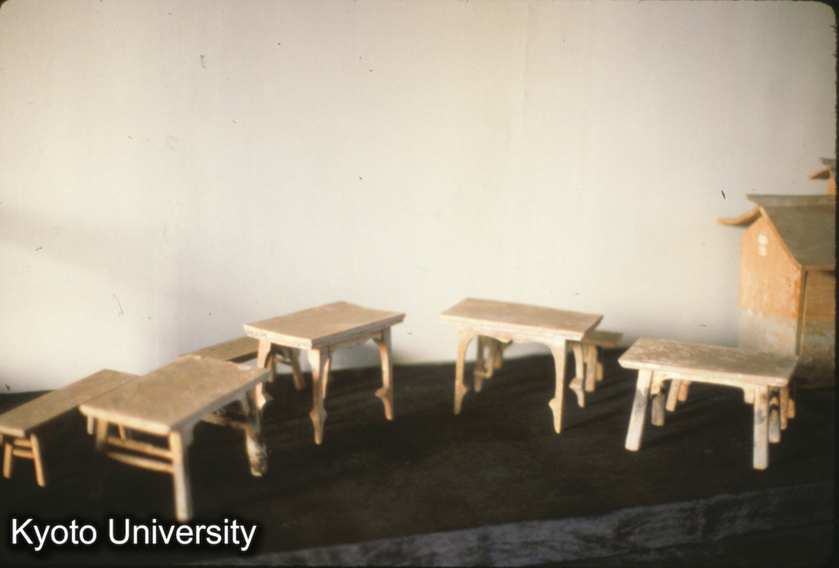 77-28_鄭県九龍山 朱檀墓（明1389）明器木家具（山東省博物館） (1)