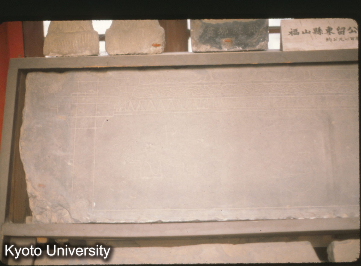 78-1_山東福山県東留公村漢墓石刻（双斗、東漢100-200頃）（山東省博物館） (1)