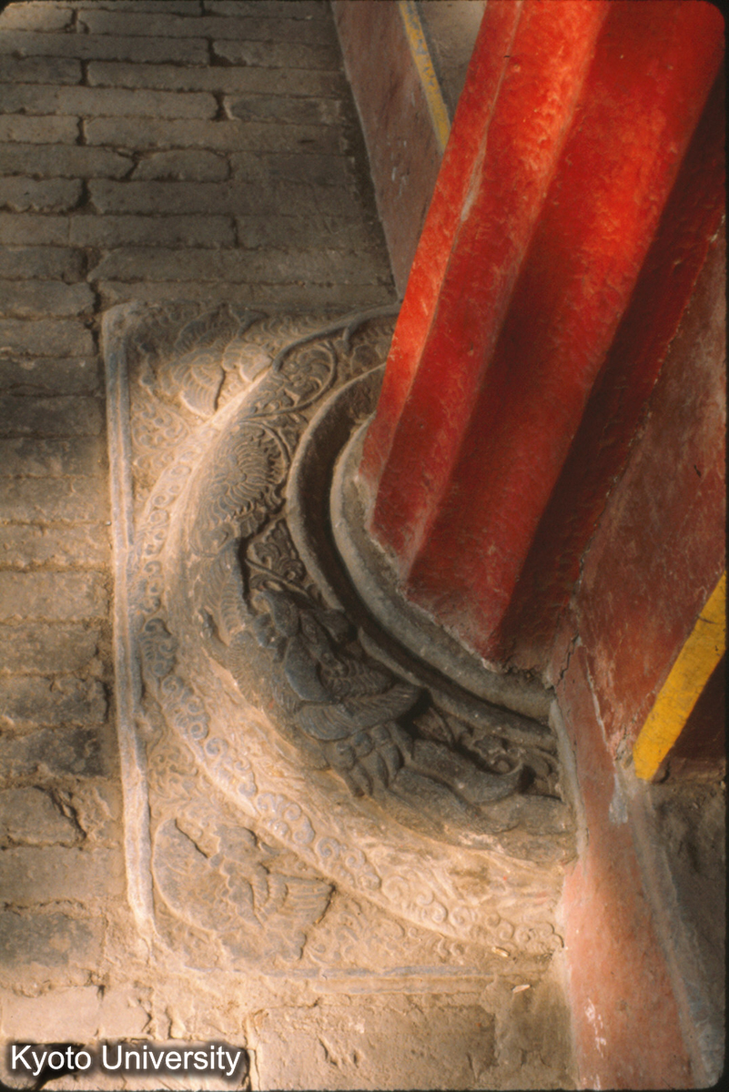 78-18_長清 霊岩寺 千仏殿 柱礎 石柱石礎　明重修でなく宋代前身? (1)