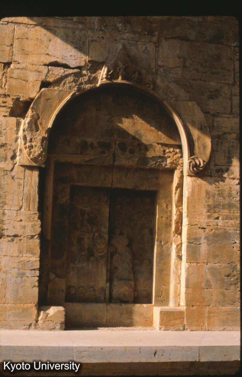 78-28_長清 霊岩寺 慧崇塔 門拱 (1)