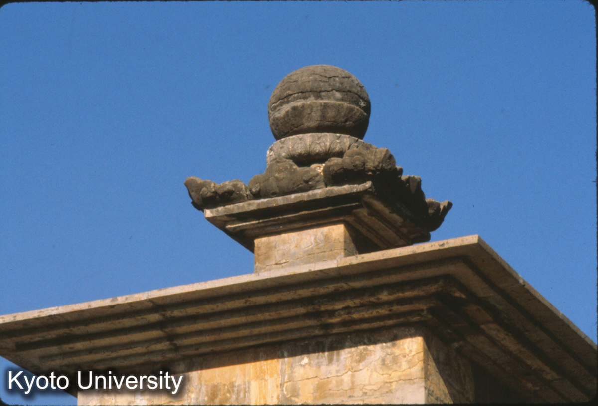 78-30_長清 霊岩寺 慧崇塔 塔刹 山華焦葉 (1)