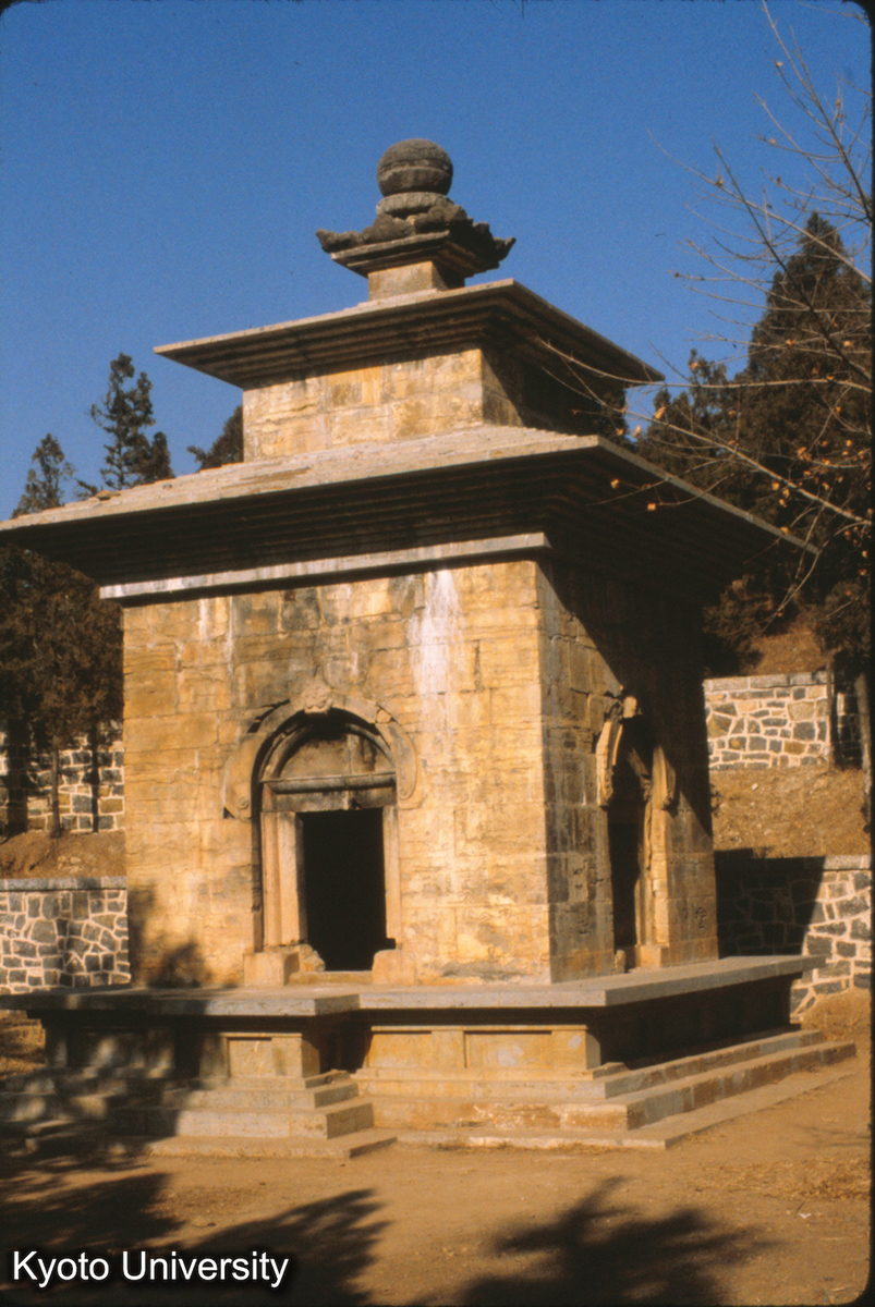 78-31_長清 霊岩寺 慧崇塔 石砌四門塔 唐開宝（741-55）初 (1)