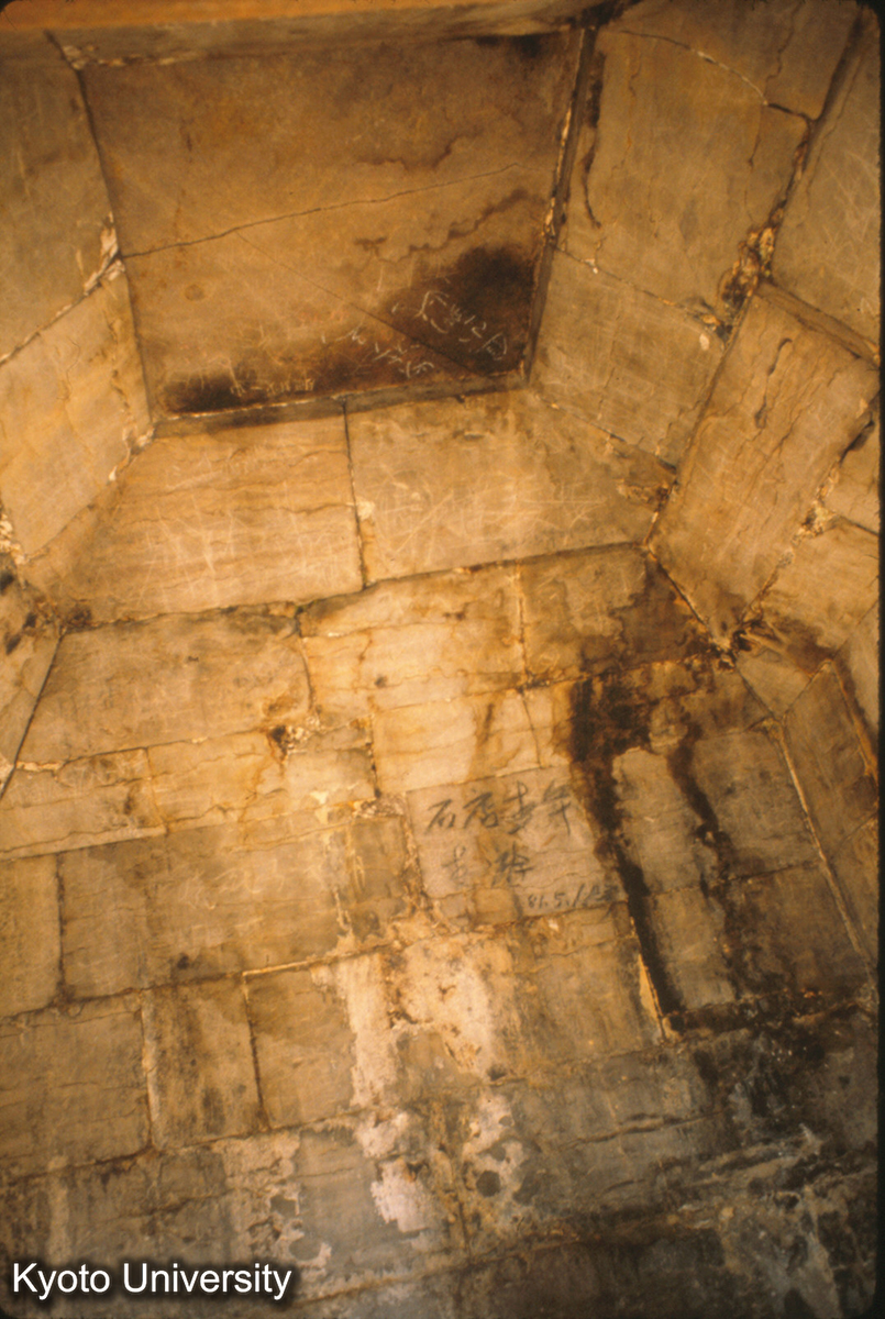 78-32_長清 霊岩寺 慧崇塔 内部盝頂 (1)