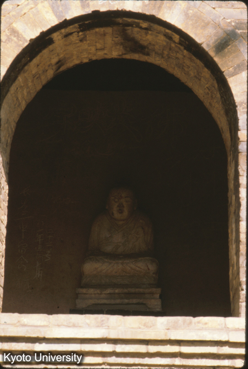 78-35_長清 霊岩寺 魏 法定塔 法定像 (1)