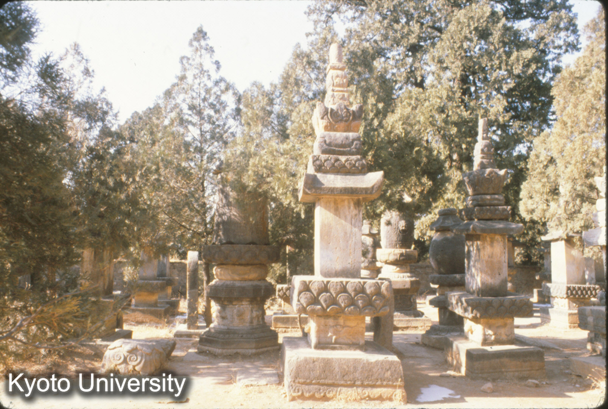 79-1_長清 霊岩寺 歴代墓塔 (1)