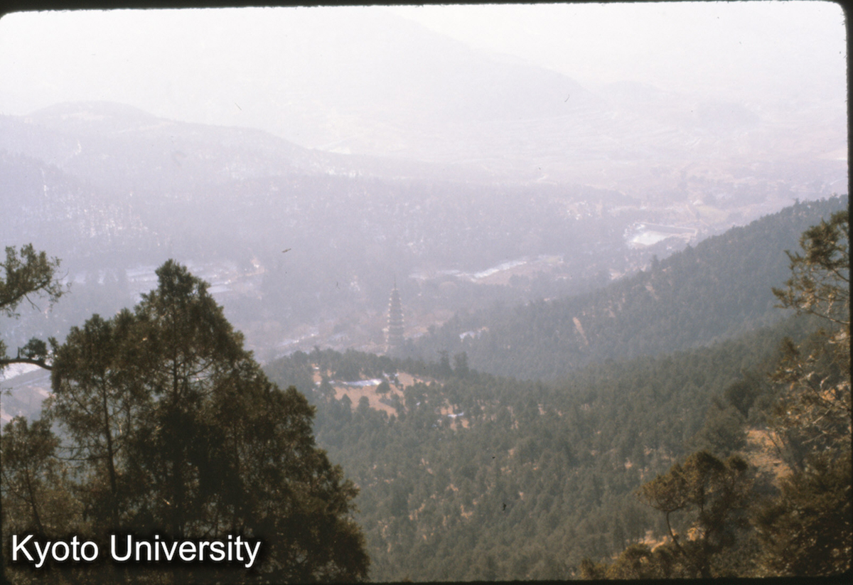 79-10_長清 霊巌寺遠景（寺背后の方山頂よりのぞむ） (1)