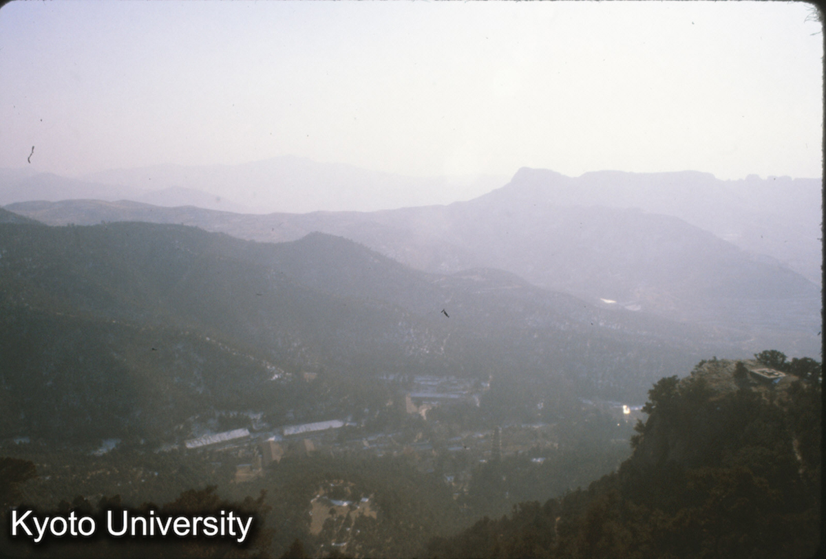 79-15_長清 霊岩寺遠景（方山頂上より） (1)