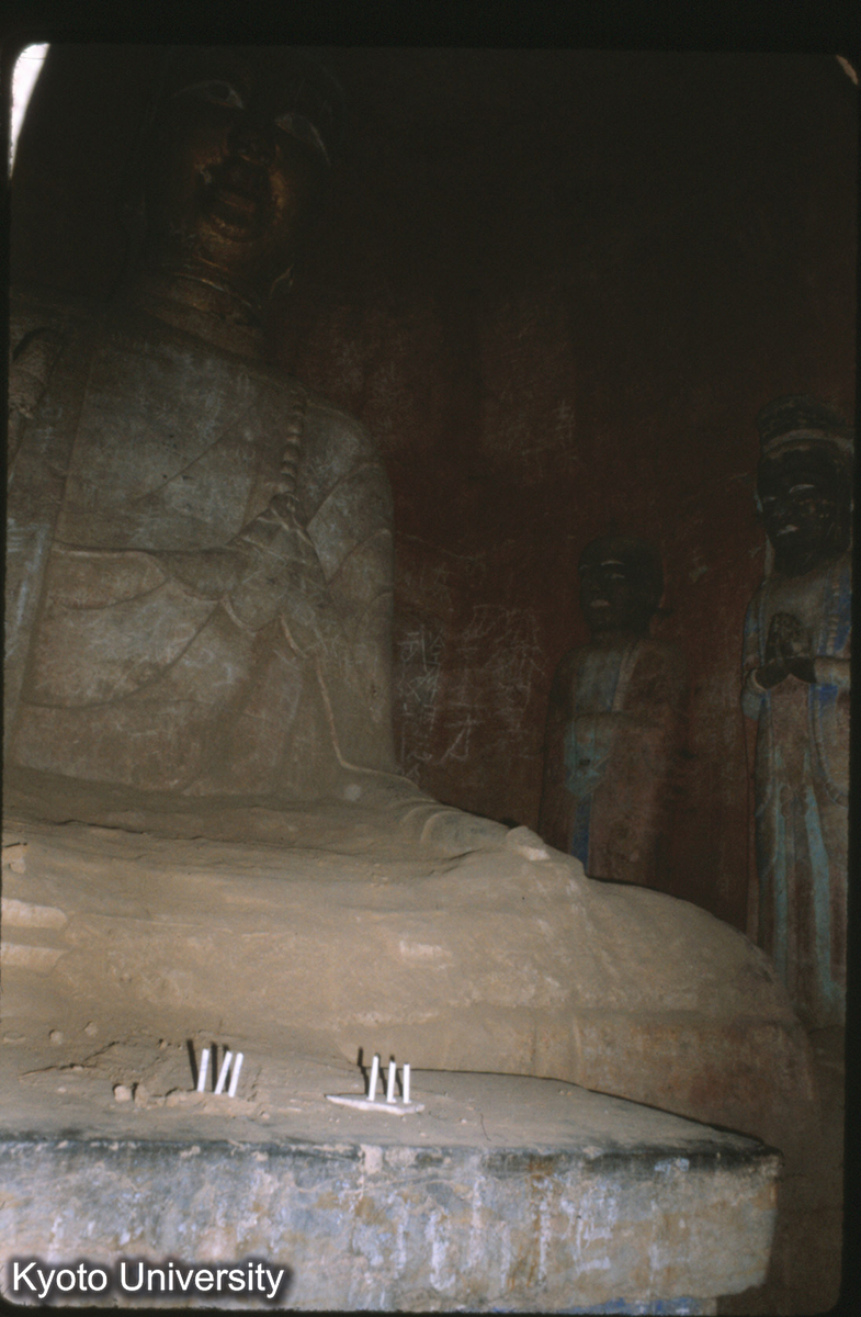 79-19_長清 霊岩寺 方山証盟龕 主仏・脇侍 北魏? 清泥補 唐大中6修補（銘） (1)