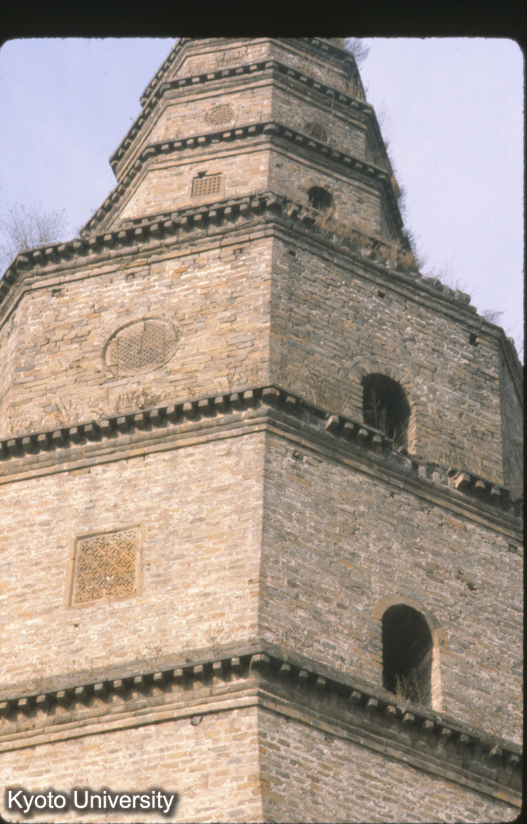 79-33_兗州 興隆寺塼塔 上六層清、下七層北宋 (1)