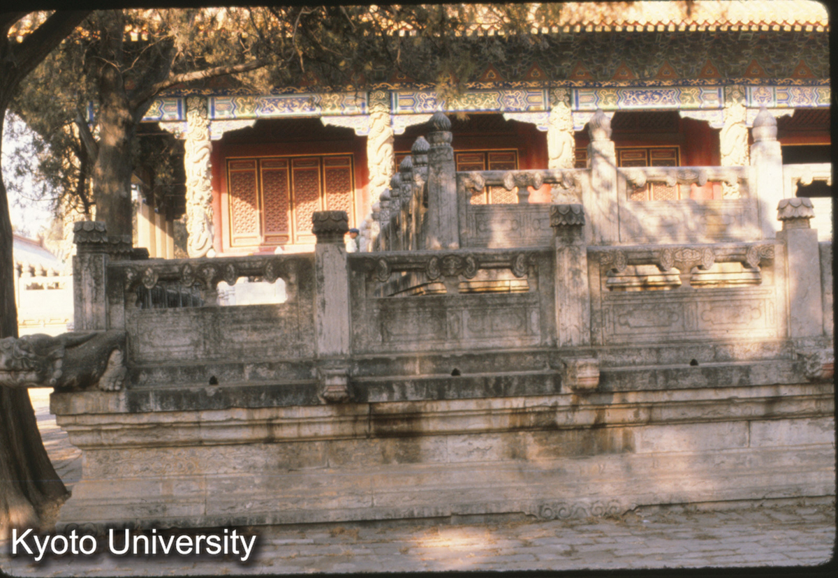 81-1_曲阜 孔廟大成殿 （二重基壇） 台基・欄干 明弘治か? (1)