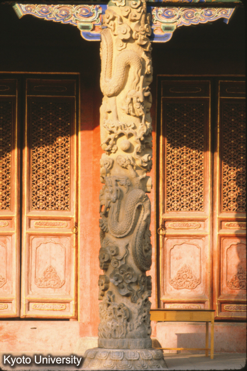 82-11_曲阜 孔廟大成殿 石柱 (1)