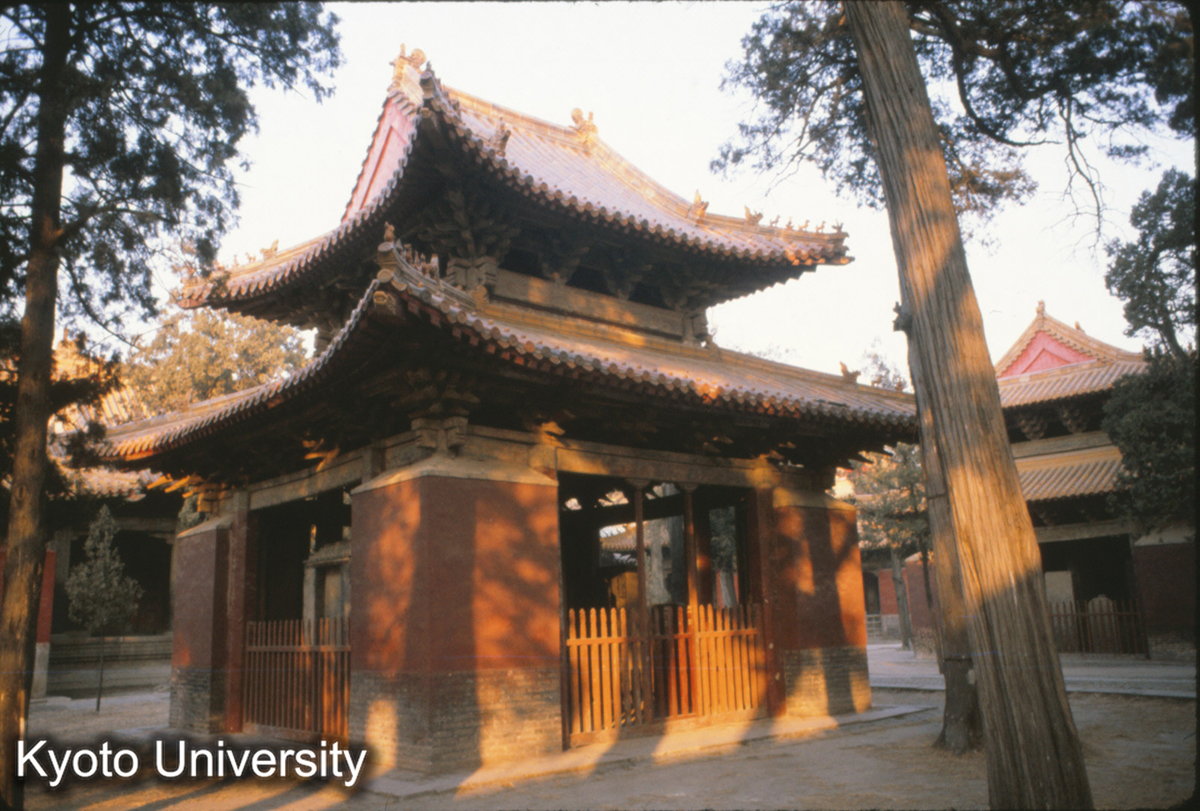 82-28_曲阜 孔廟碑亭九 元 大徳6（1302） (1)