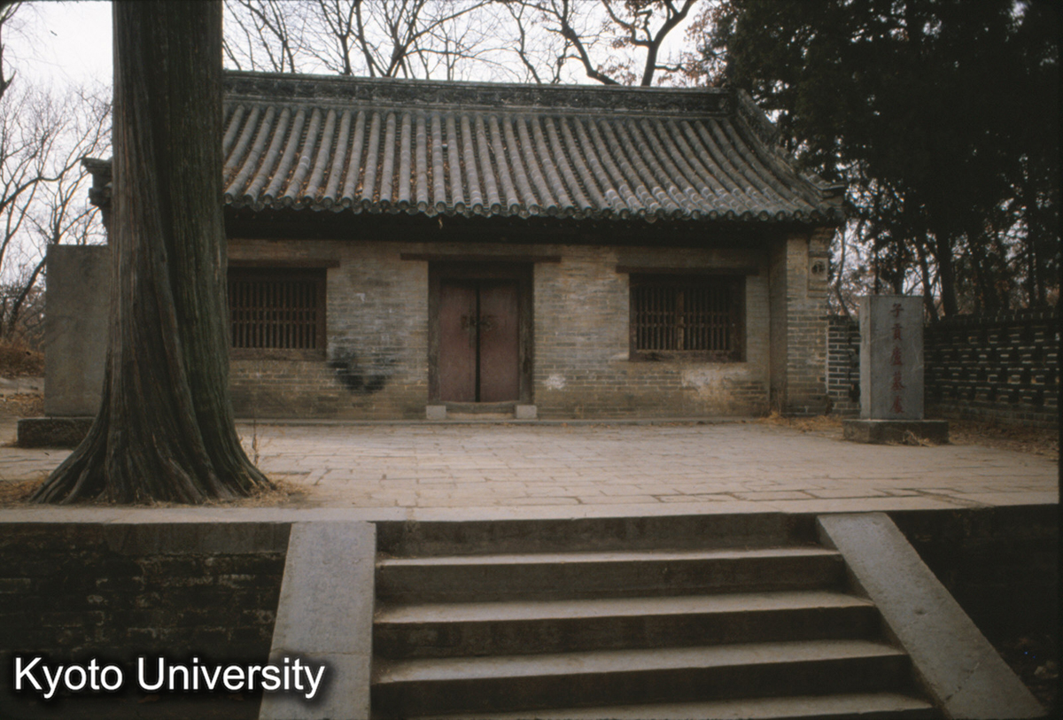 84-13_曲阜 孔林・子貢廬墓処 (1)