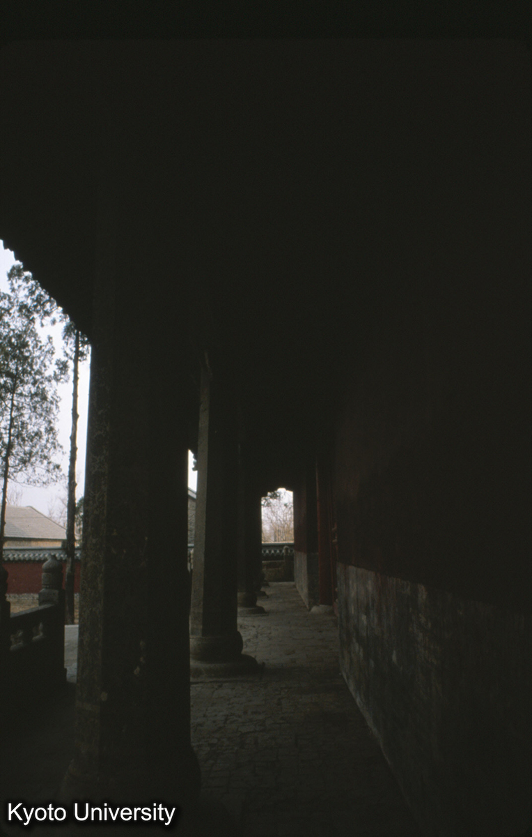 84-26_曲阜 顔廟復聖殿 後廊 (1)