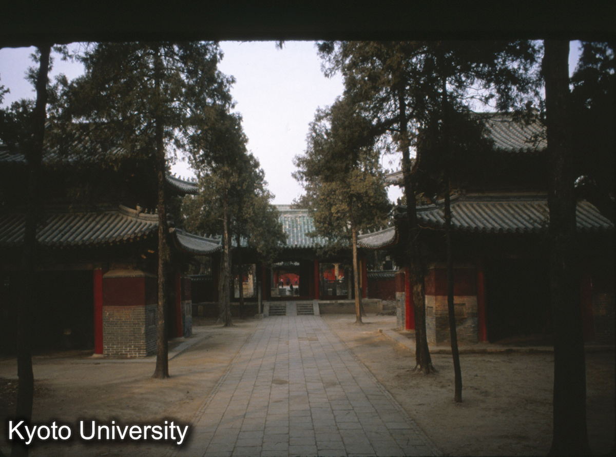 84-32_曲阜 顔廟 東西碑亭・仰聖門 (1)