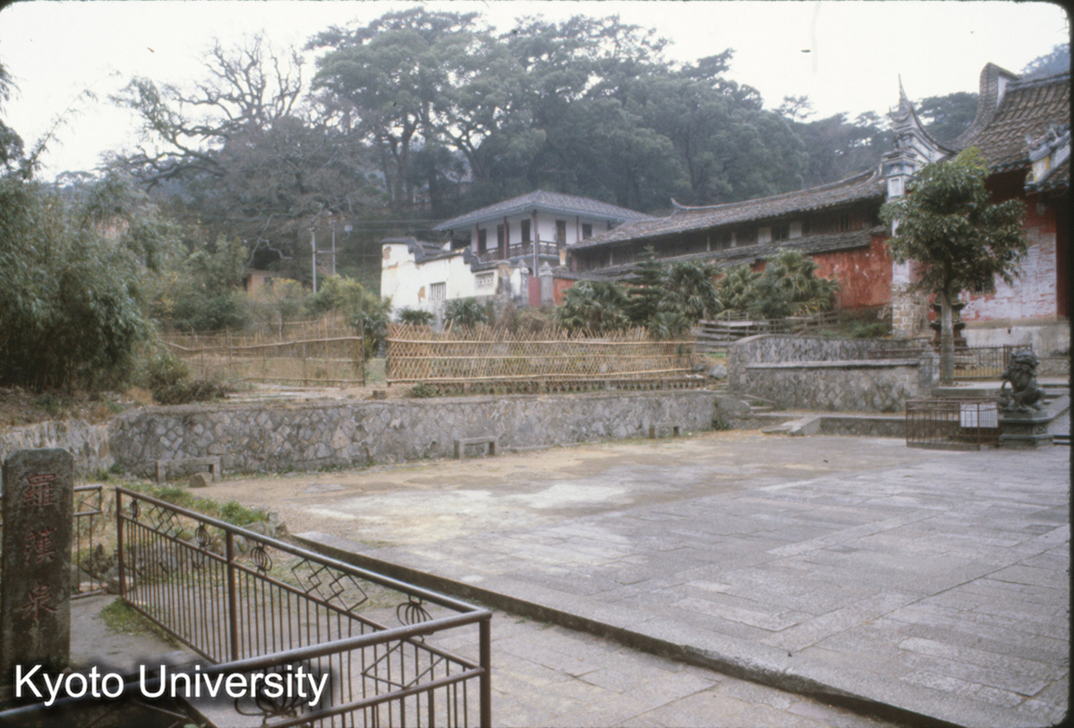 85-6_福州 鼓山湧泉寺天王殿西 羅漢泉 (1)