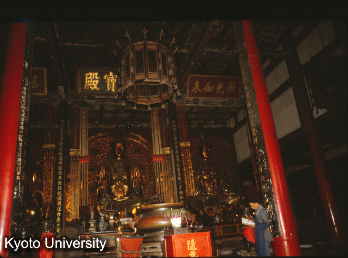 85-23_鼓山湧泉寺大雄宝殿 内部 (1)
