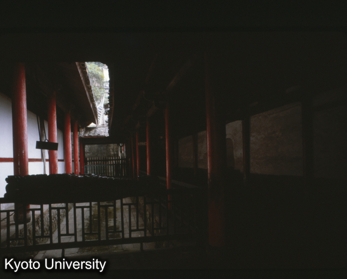 85-25_鼓山湧泉寺大雄宝殿 側廊・魚板 (1)