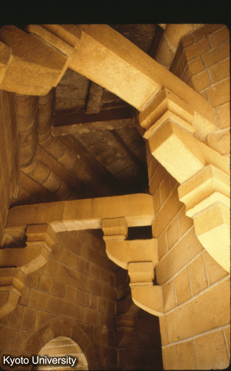 88-3_泉州 開元寺東塔 繋梁・斗栱 (1)