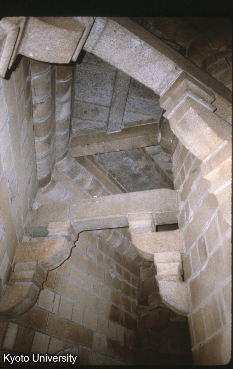 88-4_泉州 開元寺東塔 ツナギ梁・斗栱 (1)