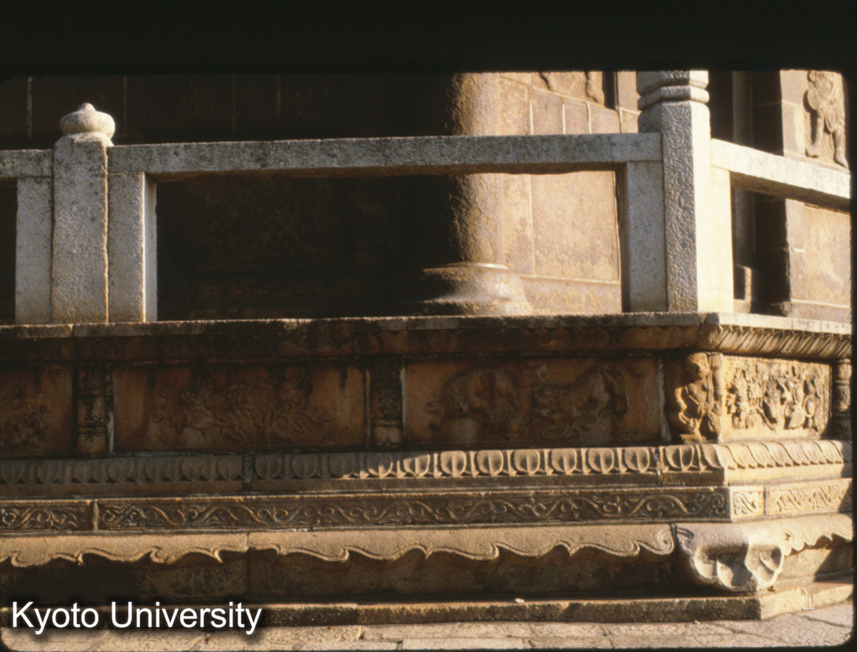 88-18_泉州 開元寺西塔 台基束腰 (1)