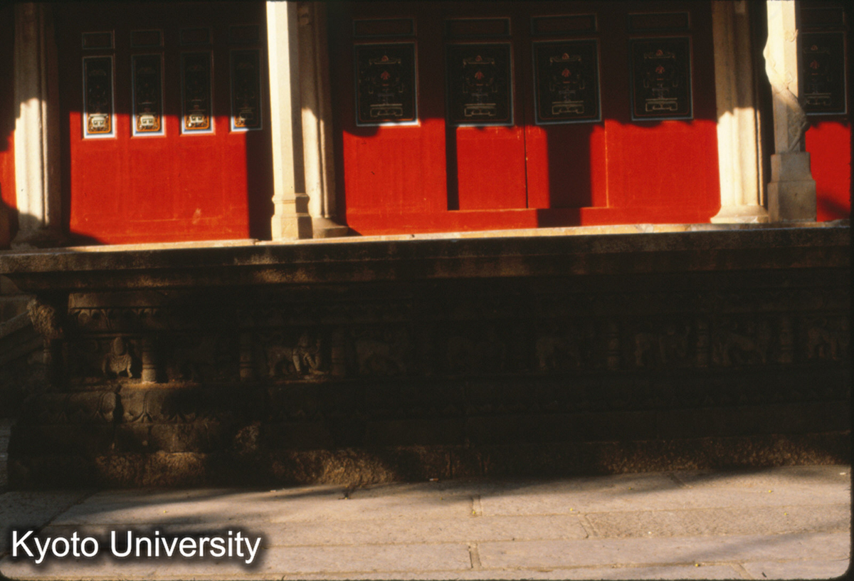 88-23_泉州 開元寺大雄宝殿 月台 (1)