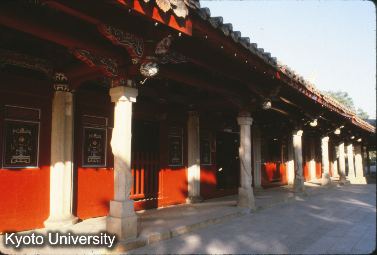 88-26_泉州 開元寺大雄宝殿 前廊 (1)