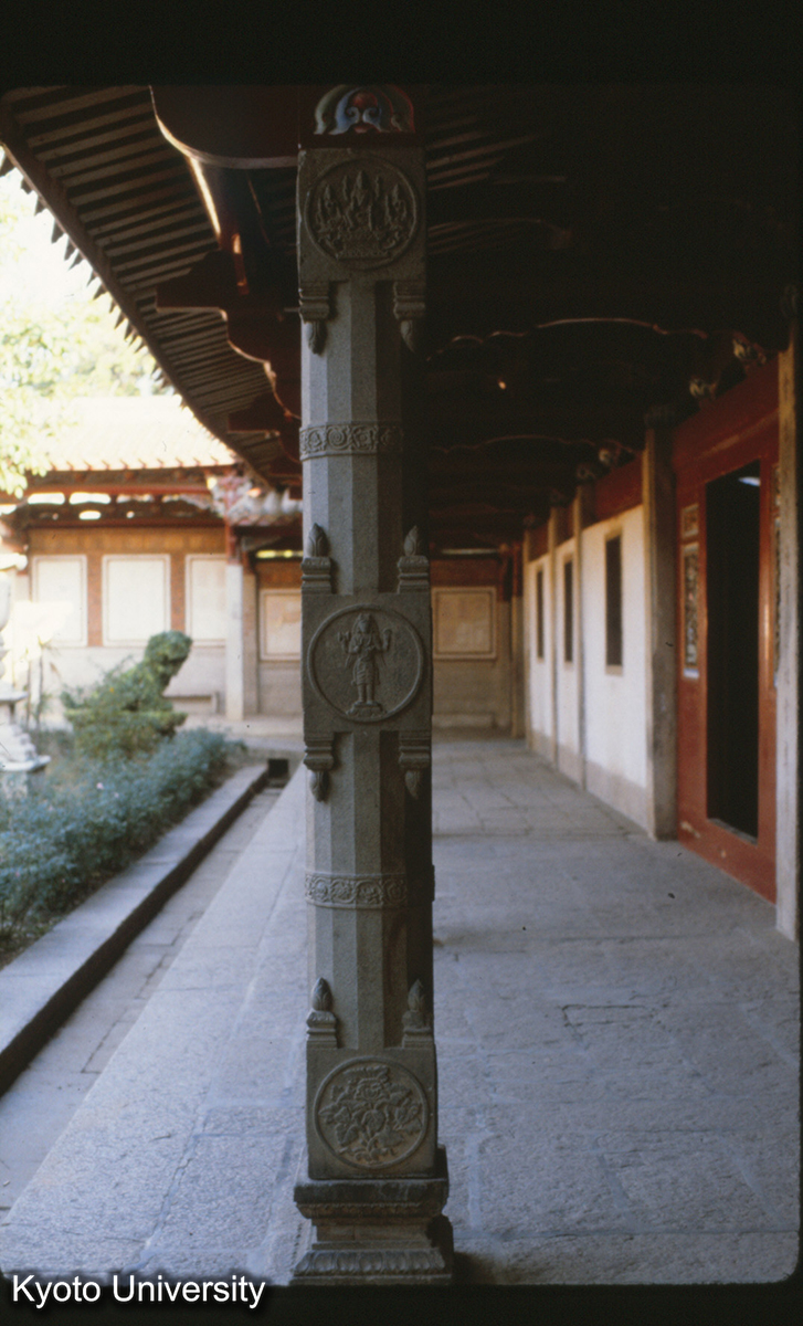 88-31_泉州 開元寺大雄宝殿 後廊 阿育王柱 (1)