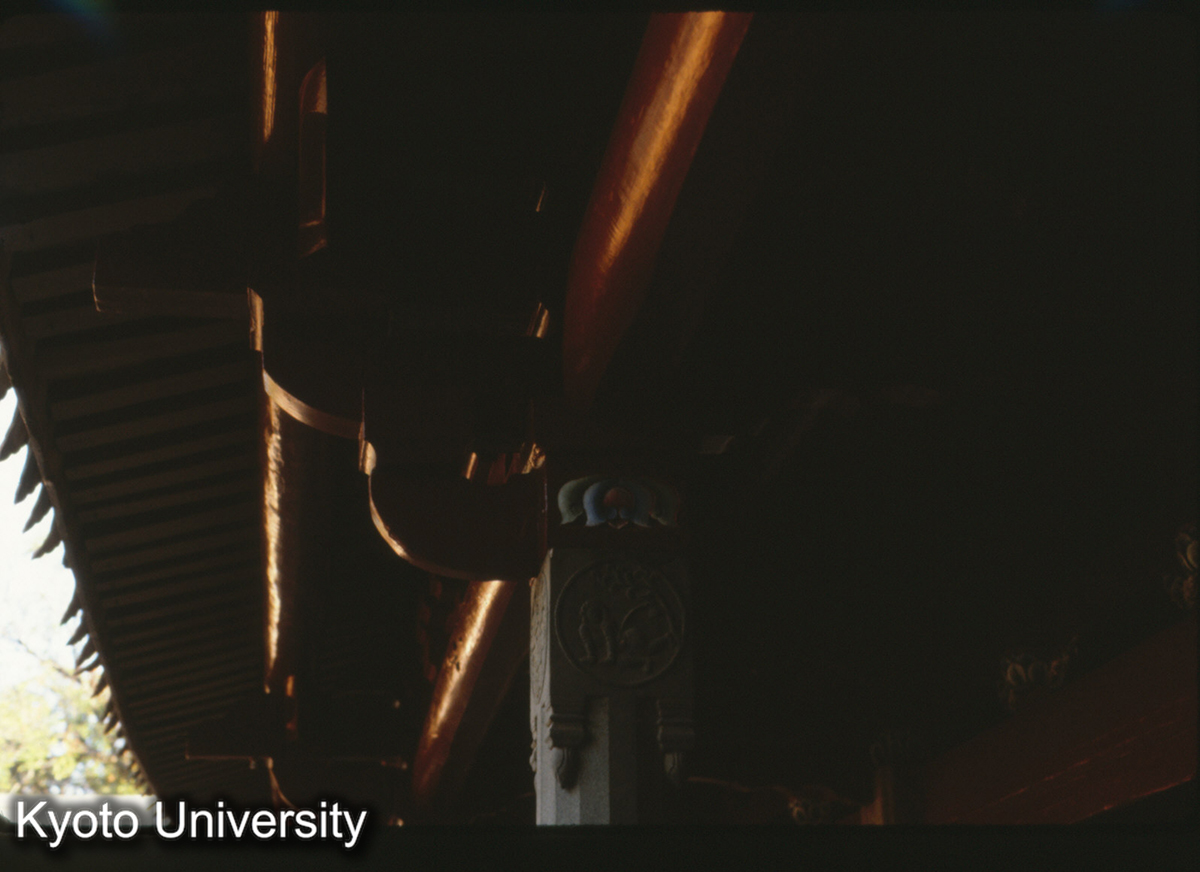 88-34_泉州 開元寺大雄宝殿 後廊 阿育王柱上斗栱 (1)