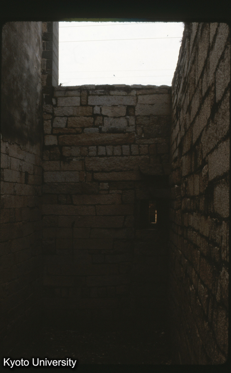 89-31_泉州 清浄寺（聖友寺）礼拝殿址 もと右壁沿いに登り階段あり (1)