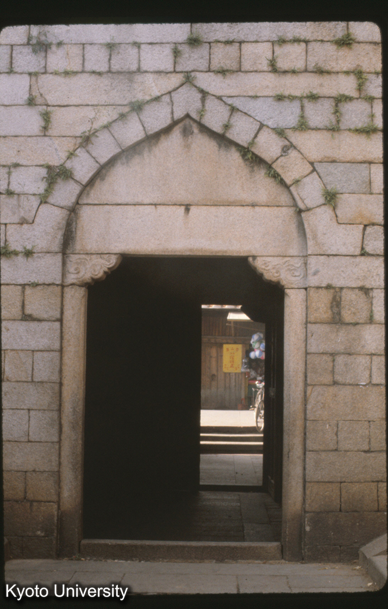 89-35_泉州 清浄寺（聖友寺）大門後面尖栱 （元代重修） (1)