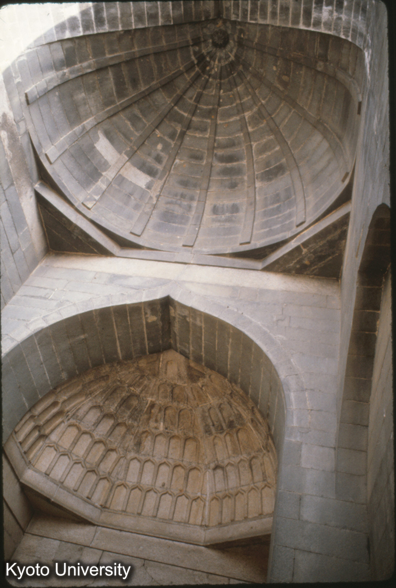 90-13_泉州 清浄寺（聖友寺）大門 前・中部見上げ (1)