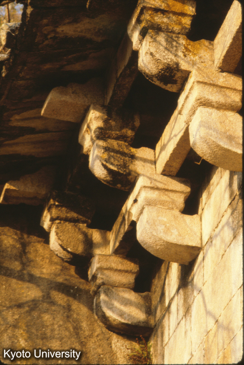 91-22_泉州 清源山 弥陀岩 側面斗栱 (1)