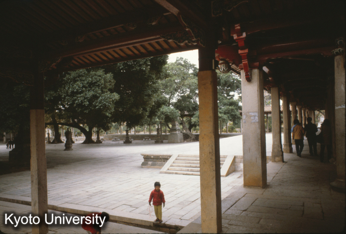 91-38止_泉州 開元寺回廊 大雄宝殿月台 (1)