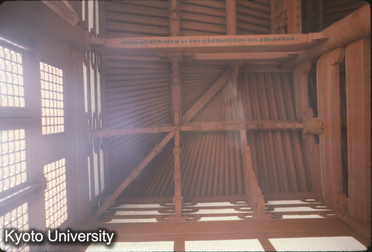 94-10_金華 天寧寺大殿 隅の見上げ (1)