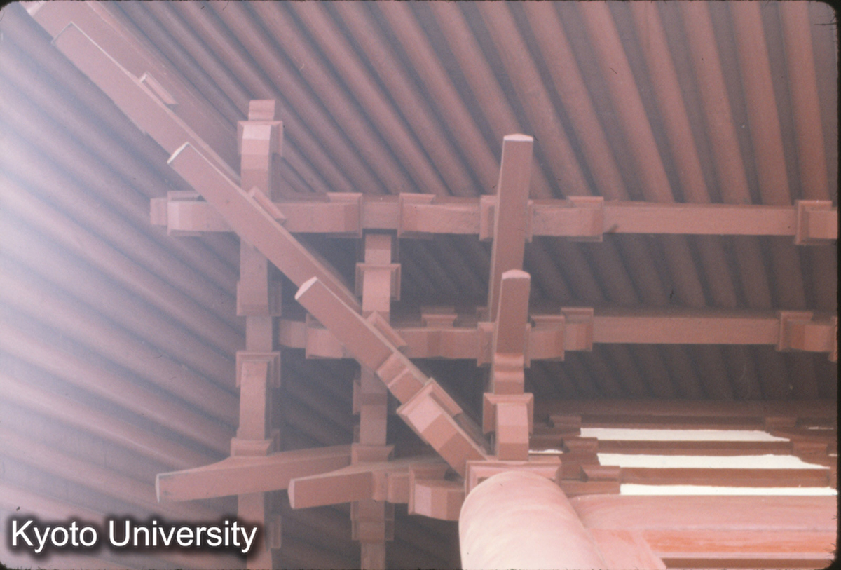 94-12_金華 天寧寺大殿 転角鋪作（仰視） (1)